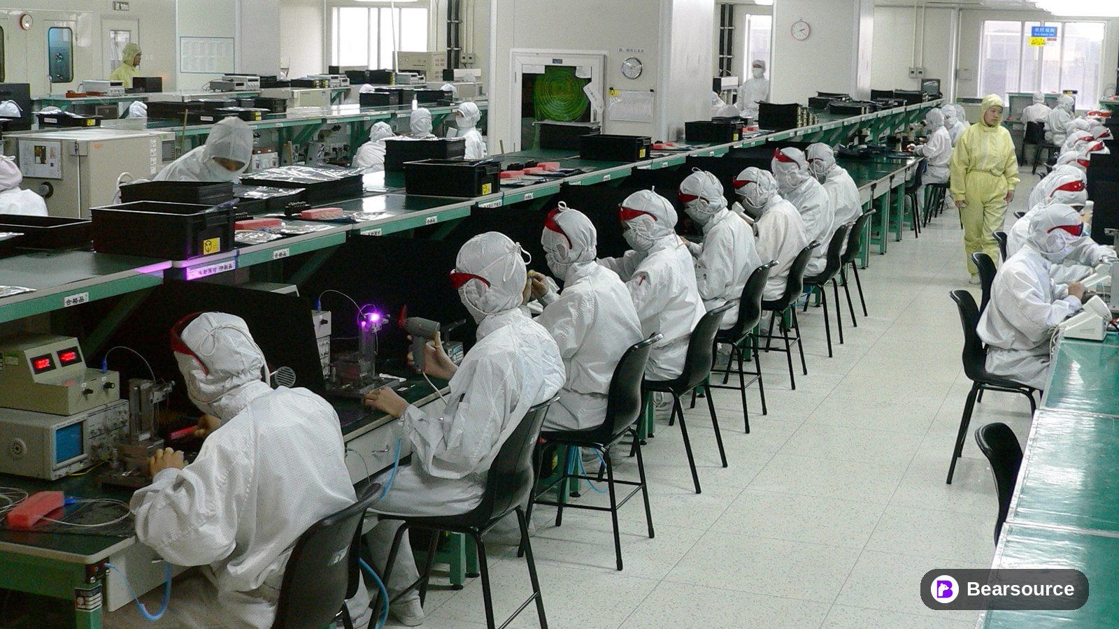 Running a small trial order with a sourcing agent before committing to a long-term agreement
